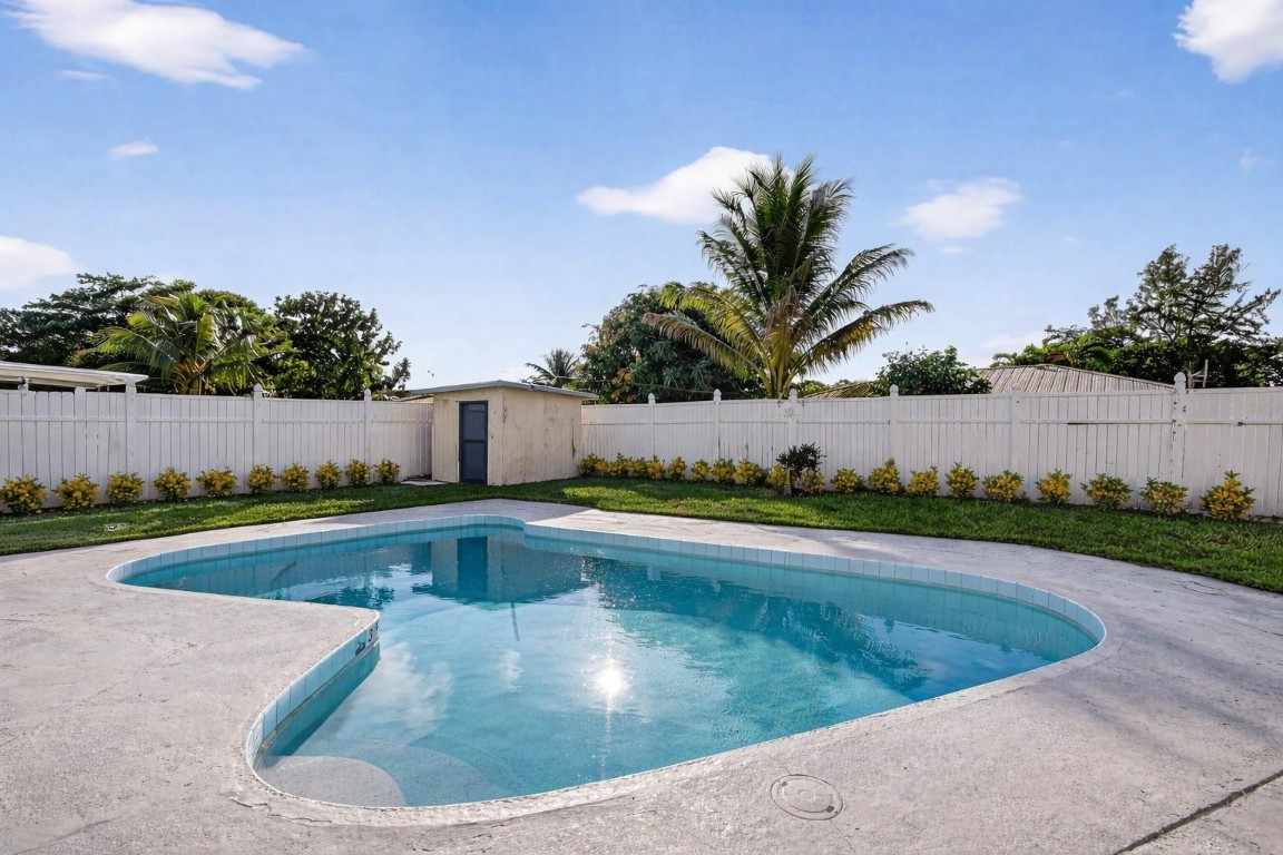 LAKE WORTH HILLS 2ND ADD - Residential