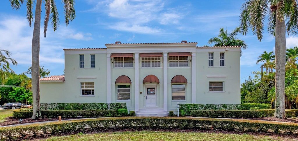 Photo of 1115 N Swinton Avenue, Delray Beach, FL 33444 (MLS # R11012076)