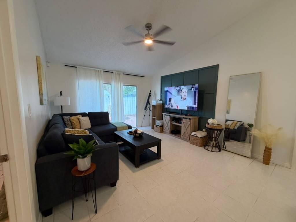 1437 ROYAL FOREST Court
