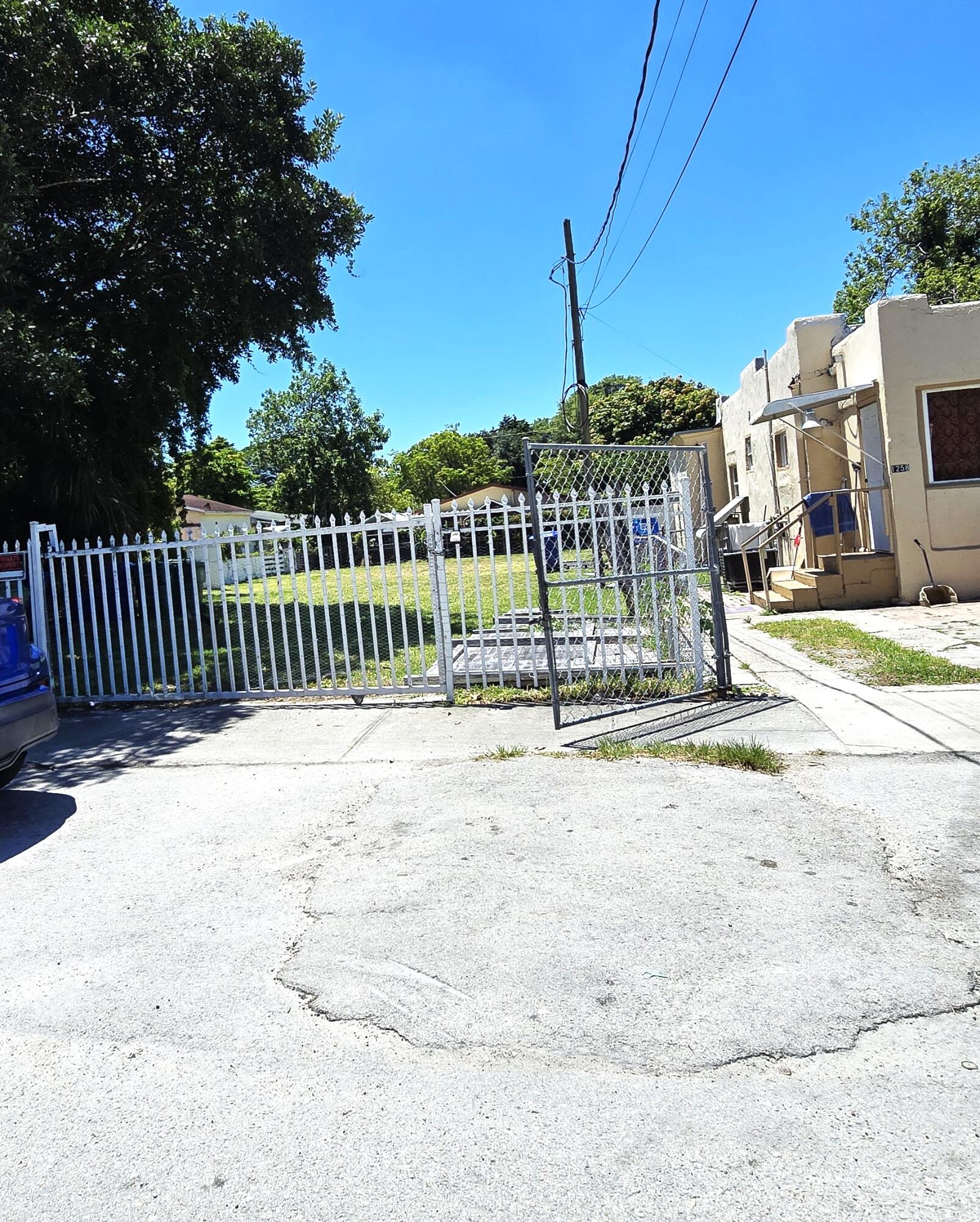 WEST END PARK AMD PL - Land