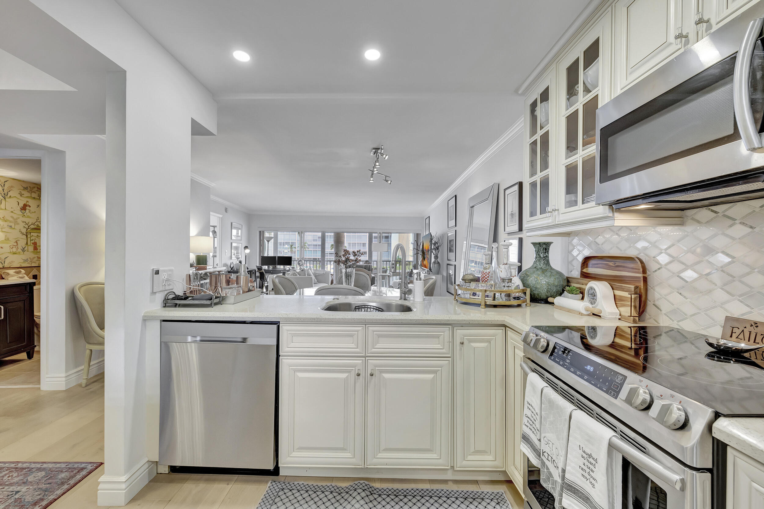 1537 E Hillsboro Boulevard 239