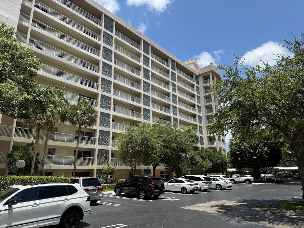 Photo of 3499 Oaks Way #506, Pompano Beach, FL 33069 (MLS # F10515531)