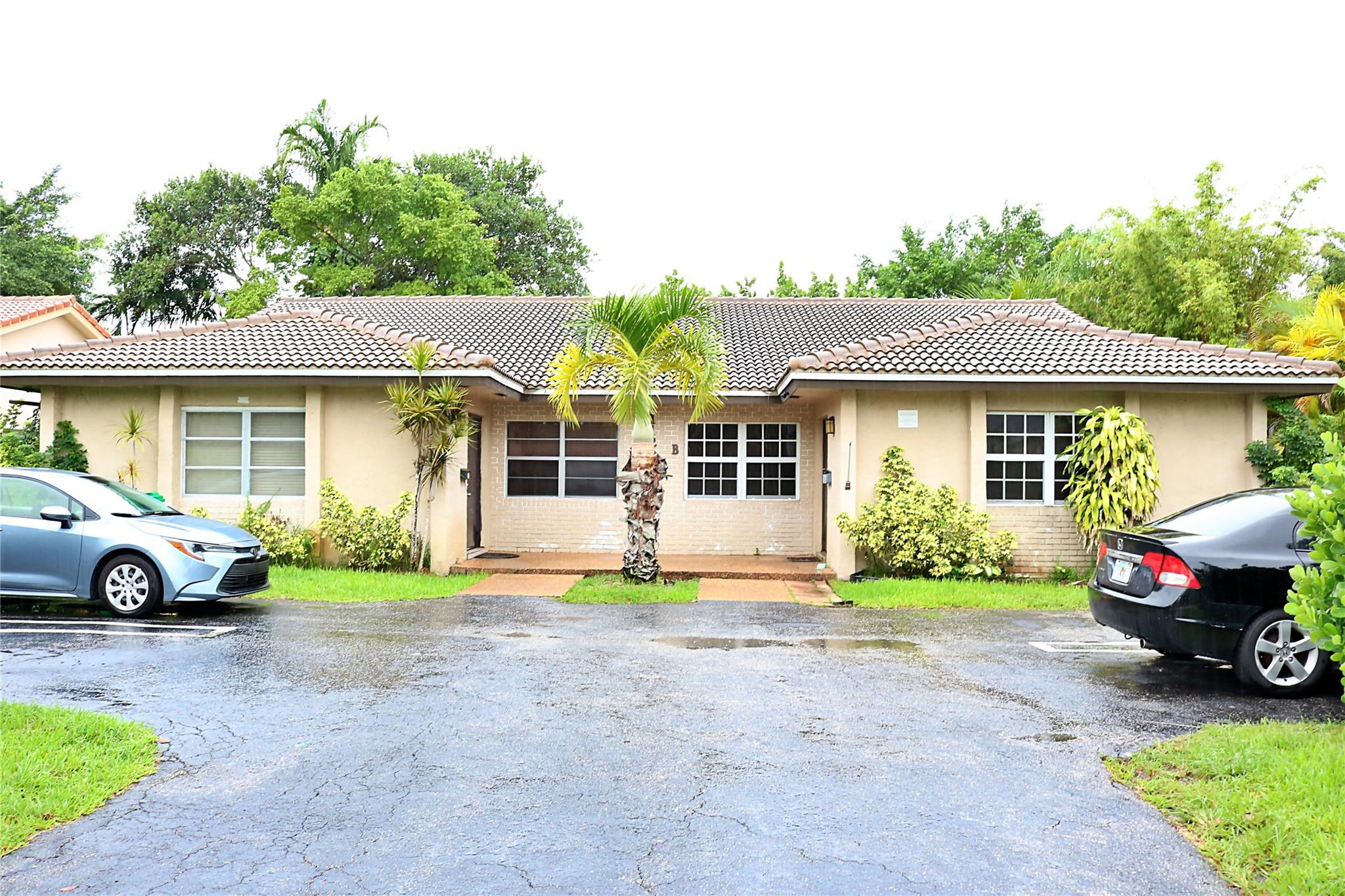 Beautifully maintained 3BR/2BA apartment (Unit B) in a duplex at 11200 NW 39th St, Coral Springs. Features an open floor plan, bright living area, and spacious bedrooms. The primary suite includes a private bathroom. Located near top-rated schools, shopping, dining, and major highways. Quiet neighborhood with ample parking.