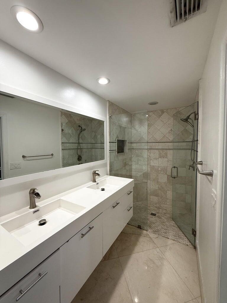 GATEWAY PALMS - Residential