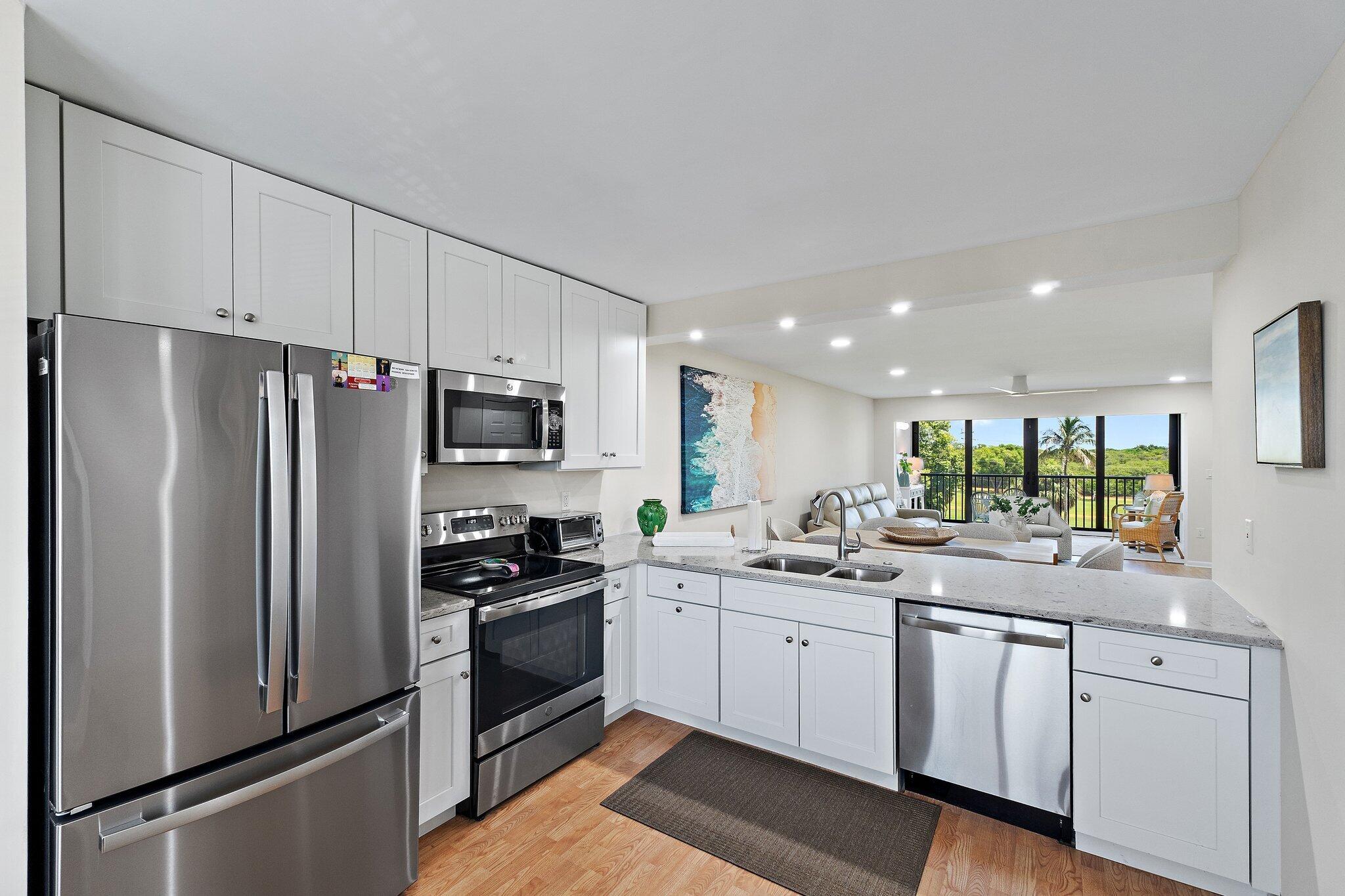275 PALM Avenue C302
