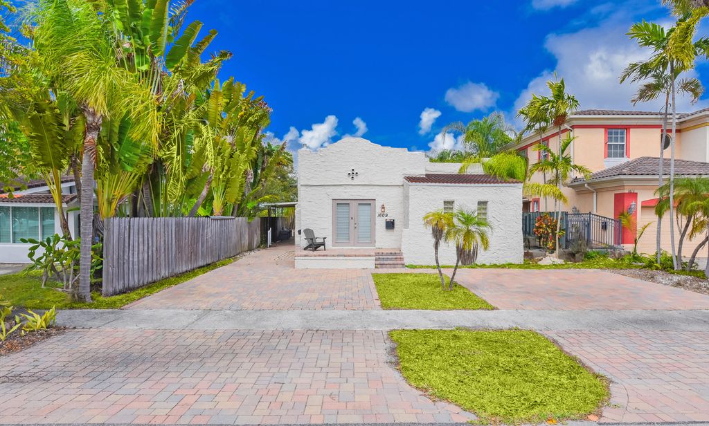 Photo of 1609 NE 5th Court, Fort Lauderdale, FL 33301 (MLS # R11168534)