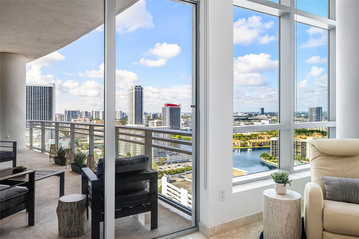 DIPLOMAT OCEANFRONT RESID - Residential