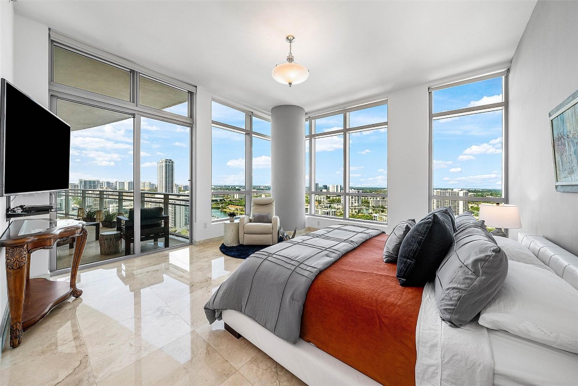 DIPLOMAT OCEANFRONT RESID - Residential