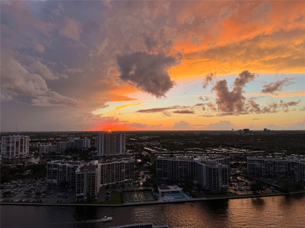 DIPLOMAT OCEANFRONT RESID - Residential