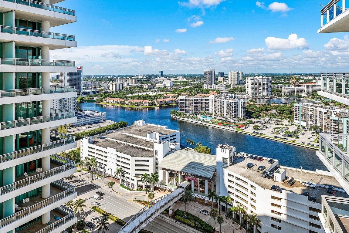 DIPLOMAT OCEANFRONT RESID - Residential