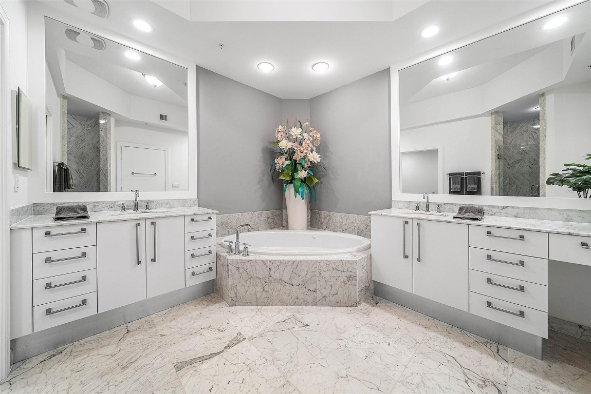 DIPLOMAT OCEANFRONT RESID - Residential