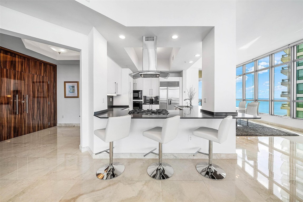 DIPLOMAT OCEANFRONT RESID - Residential