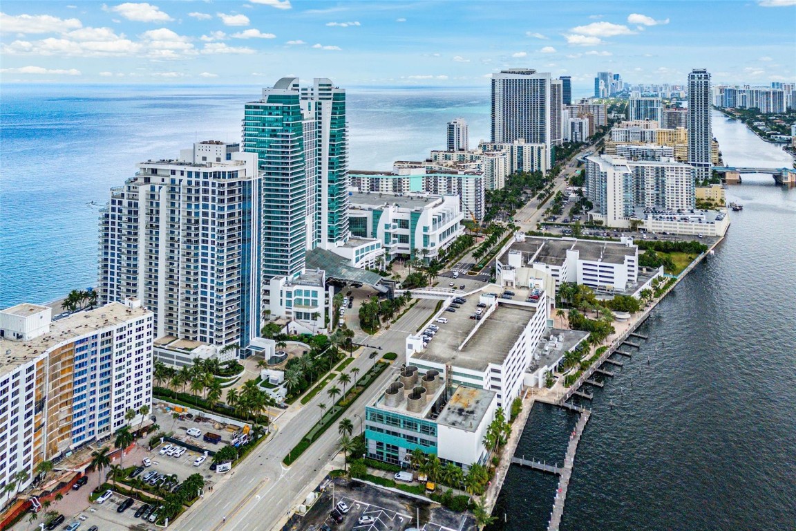 DIPLOMAT OCEANFRONT RESID - Residential