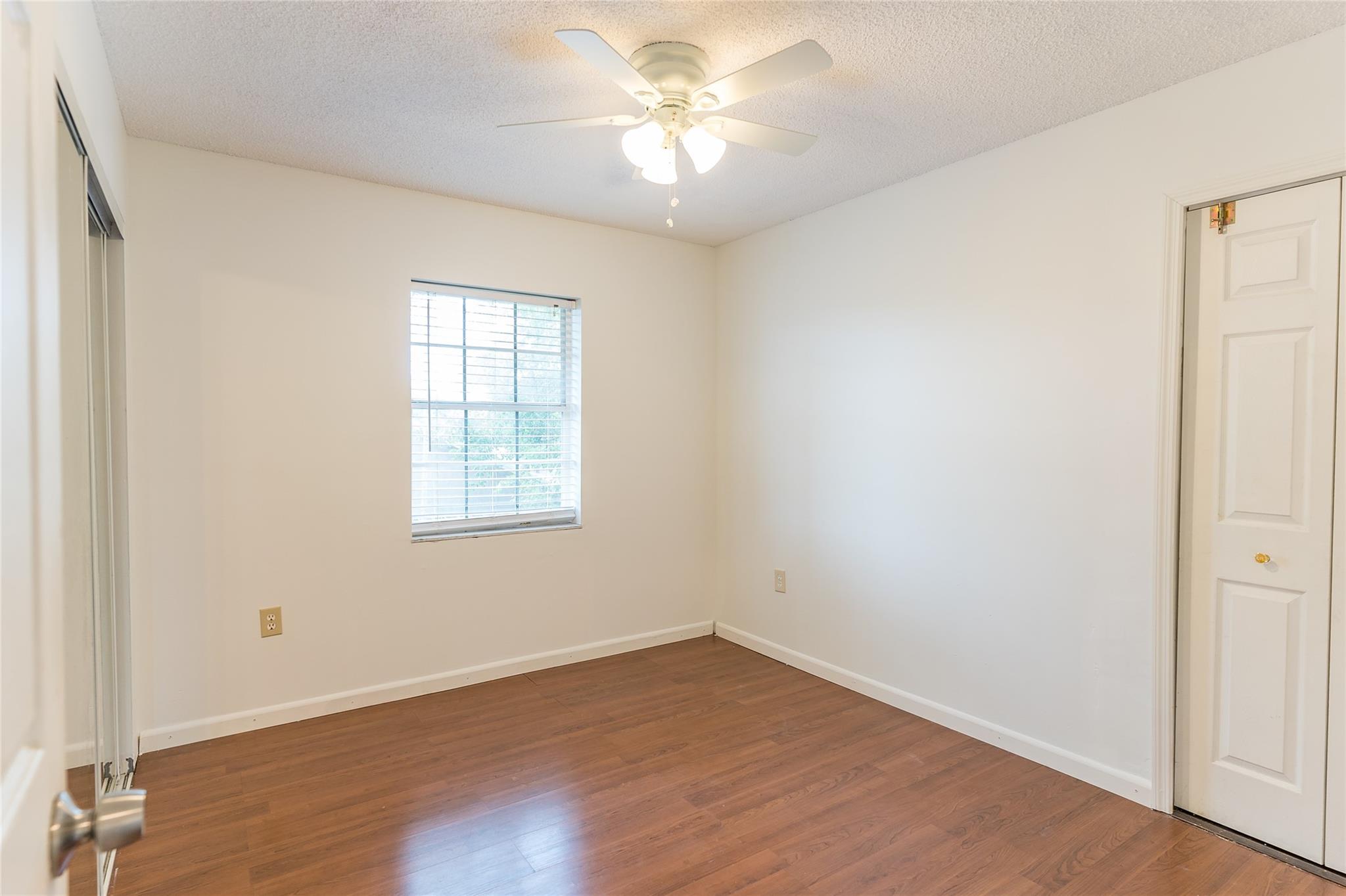 Country Lake Park - Residential