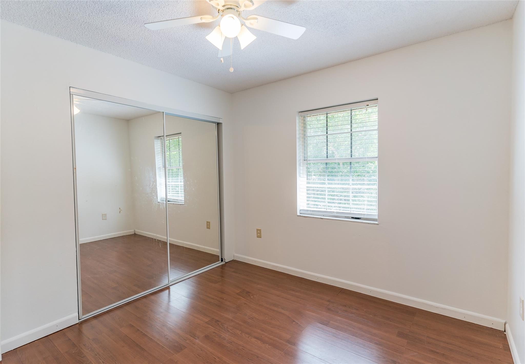 Country Lake Park - Residential