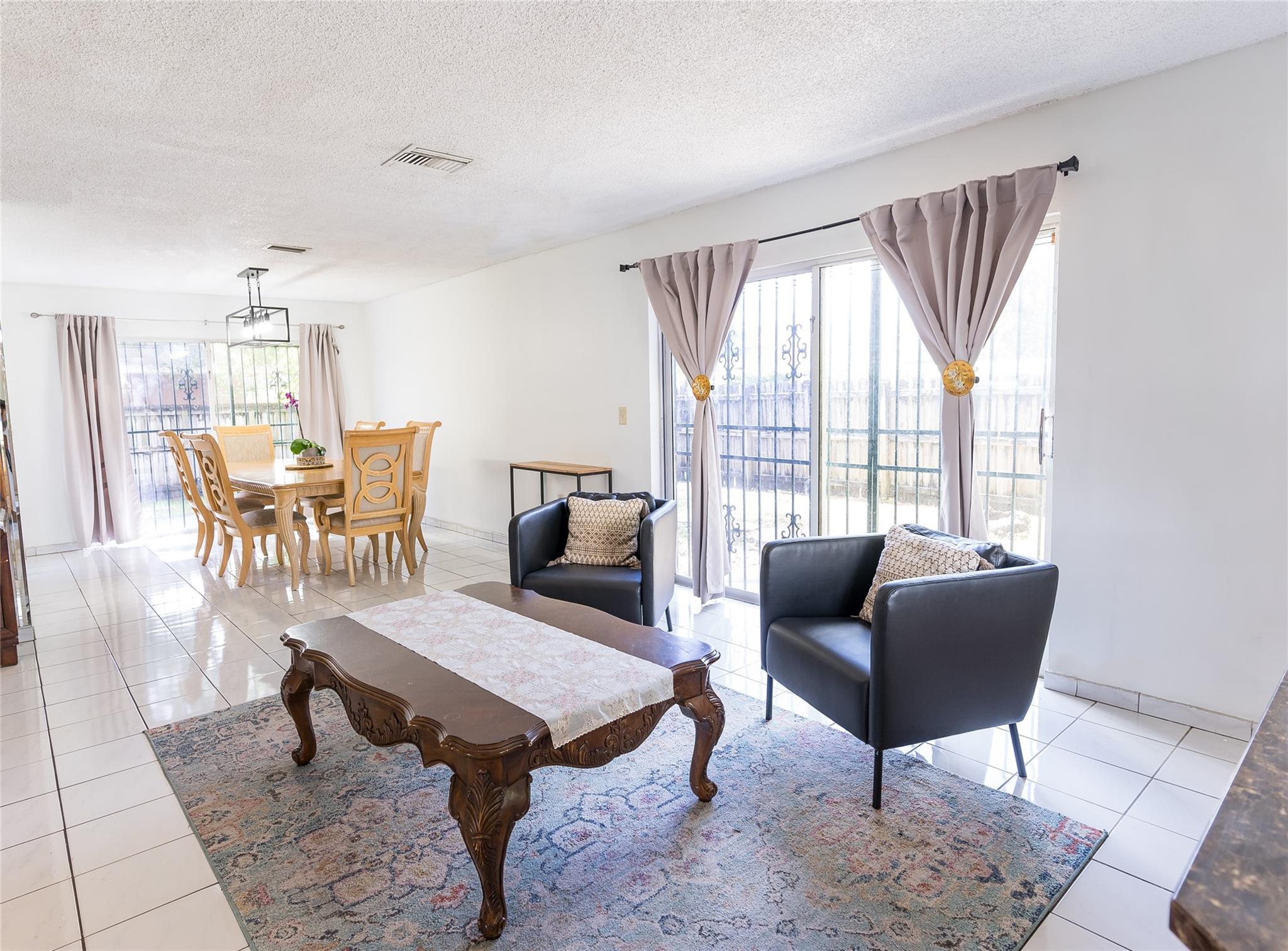 Country Lake Park - Residential