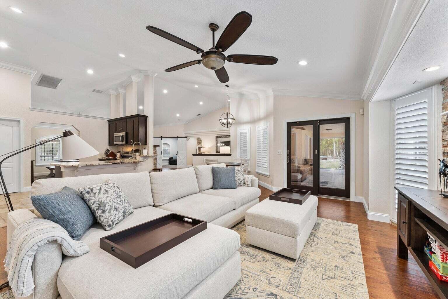 LAS FLORES RANCHOS - Residential