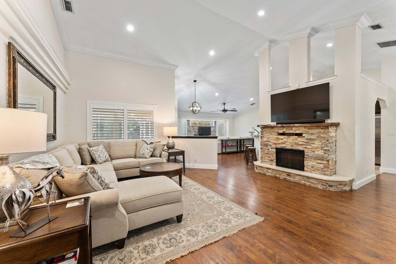 LAS FLORES RANCHOS - Residential