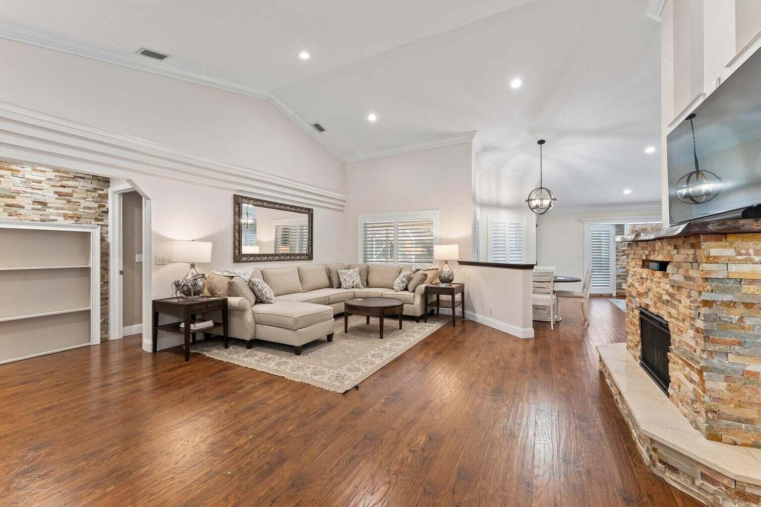 LAS FLORES RANCHOS - Residential