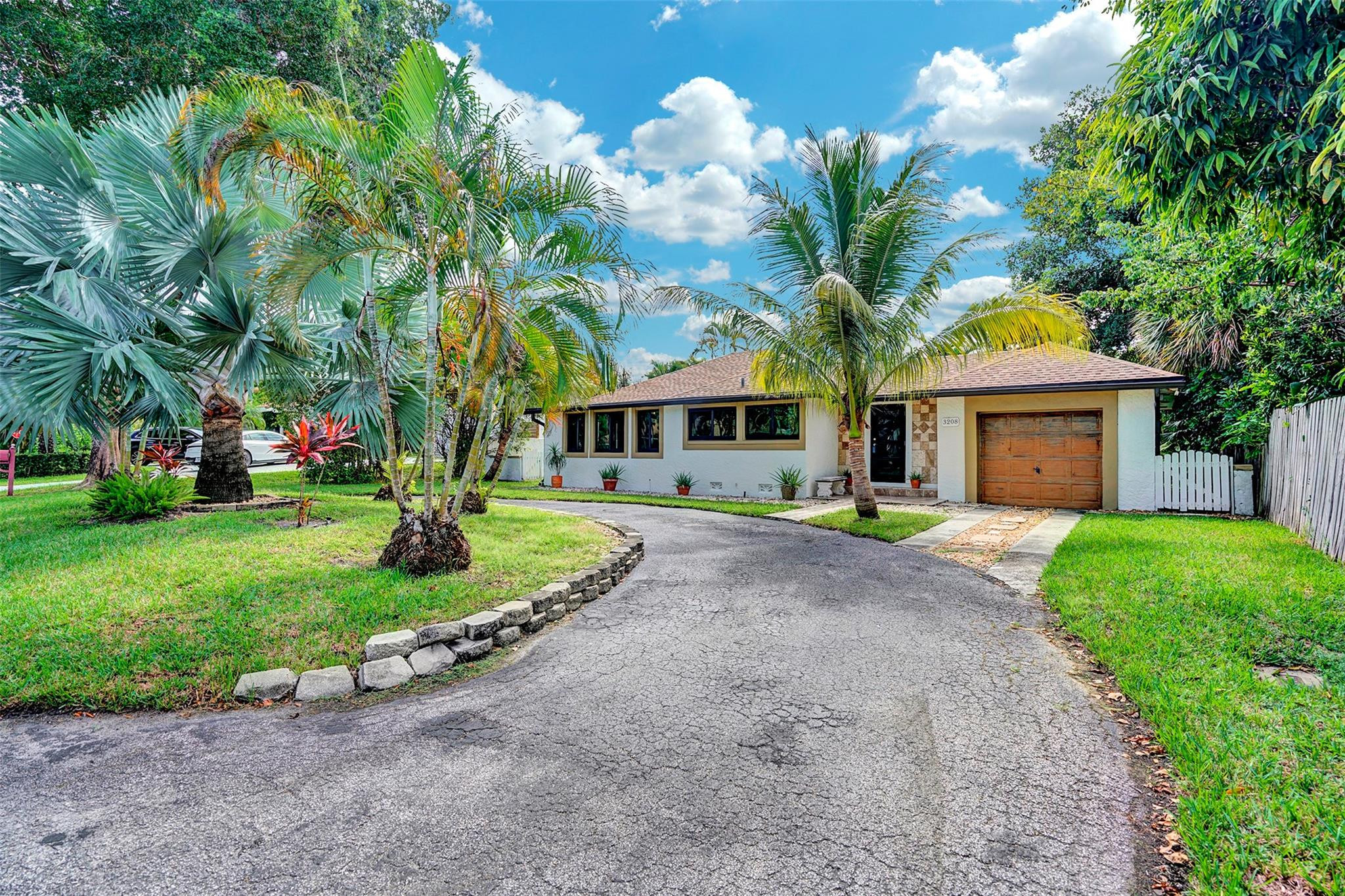 HILLSBORO SHORES SEC - Residential