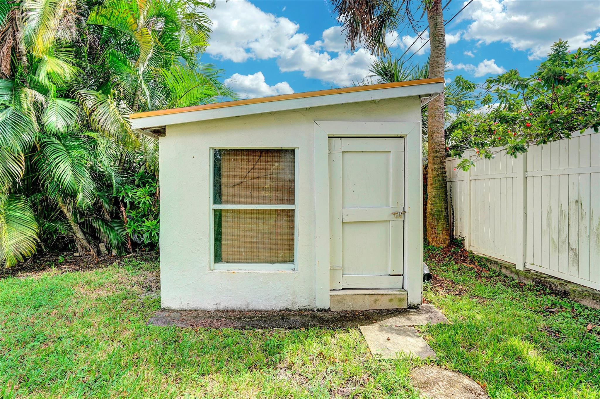 HILLSBORO SHORES SEC - Residential