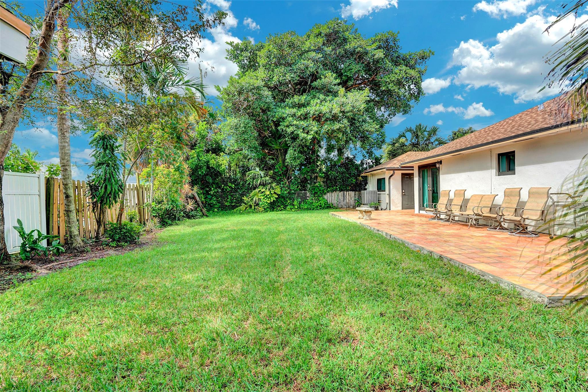 HILLSBORO SHORES SEC - Residential