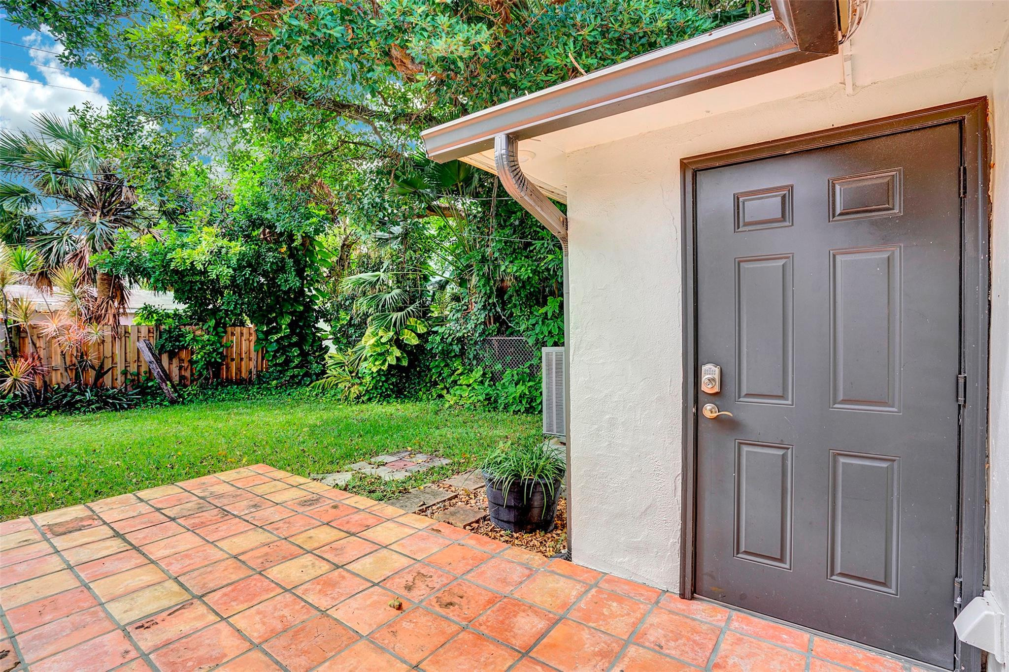 HILLSBORO SHORES SEC - Residential