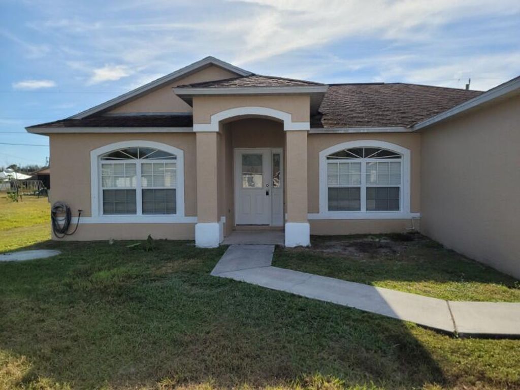 Photo of 442 SW Baoy Avenue SW, Port Saint Lucie, FL 34953 (MLS # R11155086)