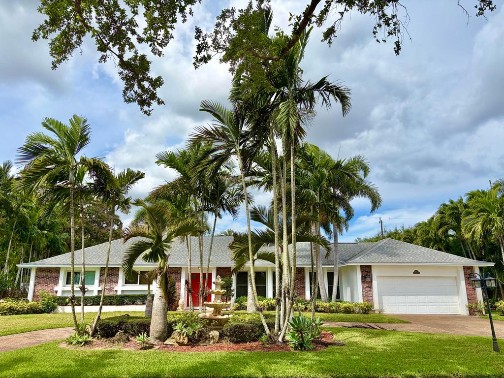 Photo of 8 Bell Lane, Palm Springs, FL 33406 (MLS # B26003628)