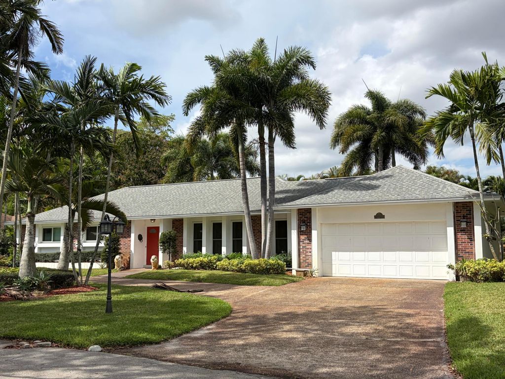 Photo of 8 Bell Lane, Palm Springs, FL 33406 (MLS # B26003628)