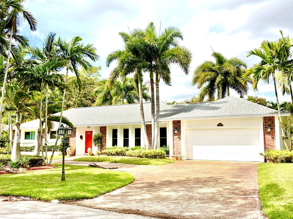 Photo of 8 Bell Lane, Palm Springs, FL 33406 (MLS # B26003628)