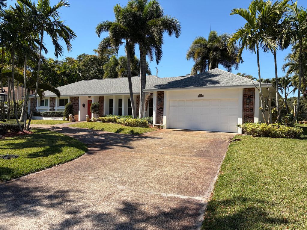 Photo of 8 Bell Lane, Palm Springs, FL 33406 (MLS # B26003628)