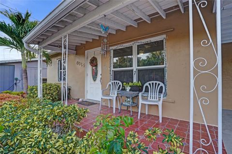 Tiny photo for 5225 NE 2nd Terrace, Oakland Park, FL 33334 (MLS # F10543324)