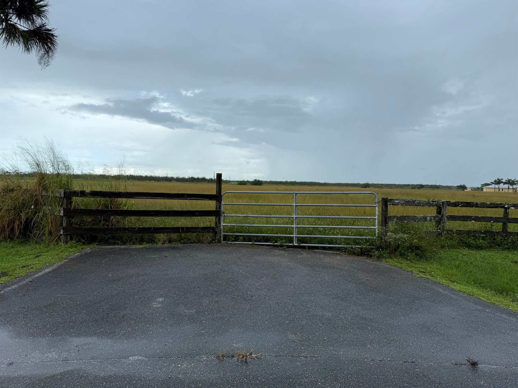 10 Acres of Cleared Land - Ready for Your Dream Home!Bring your horses, bring your toys! This spacious 10-acre lot is already cleared and ready for you to build. Enjoy peaceful country living with the convenience of being just minutes from I-95 and the Turnpike. Plenty of room for animals, outdoor activities, or a custom home retreat. Don't miss this rare opportunity to create your own private paradise