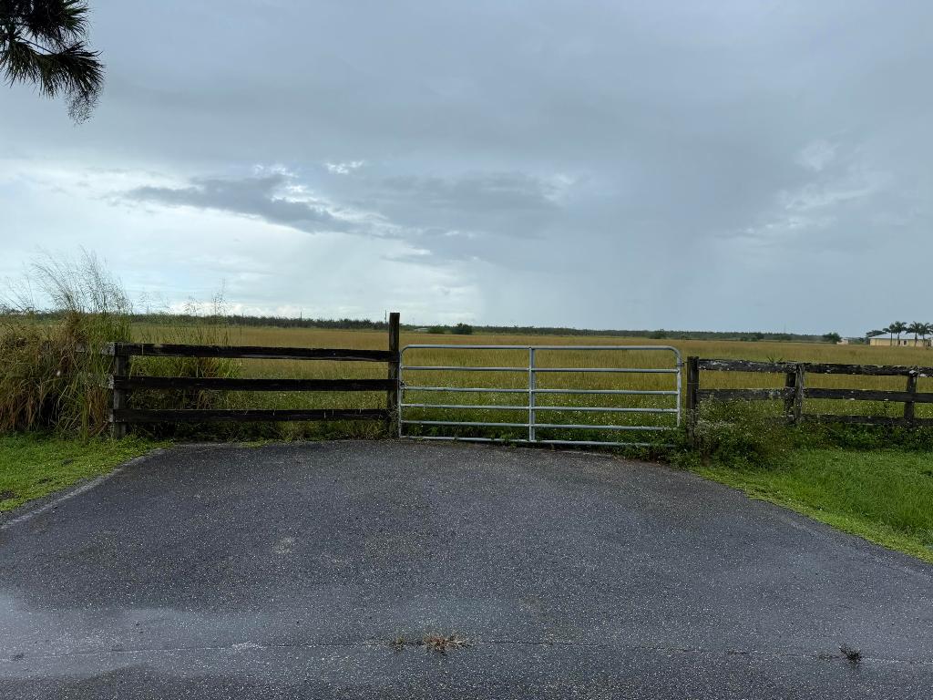 SOUTHERN STAR STABLES SUBDIVISION - Land