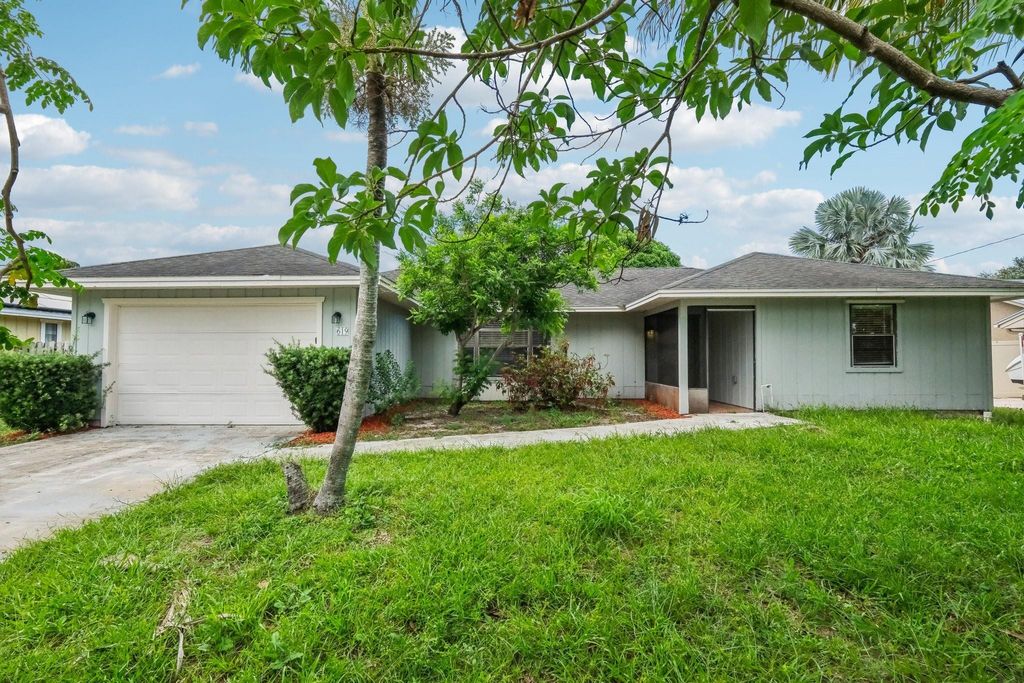 Photo of 619 SE Crescent Avenue, Port Saint Lucie, FL 34984 (MLS # F10483609)