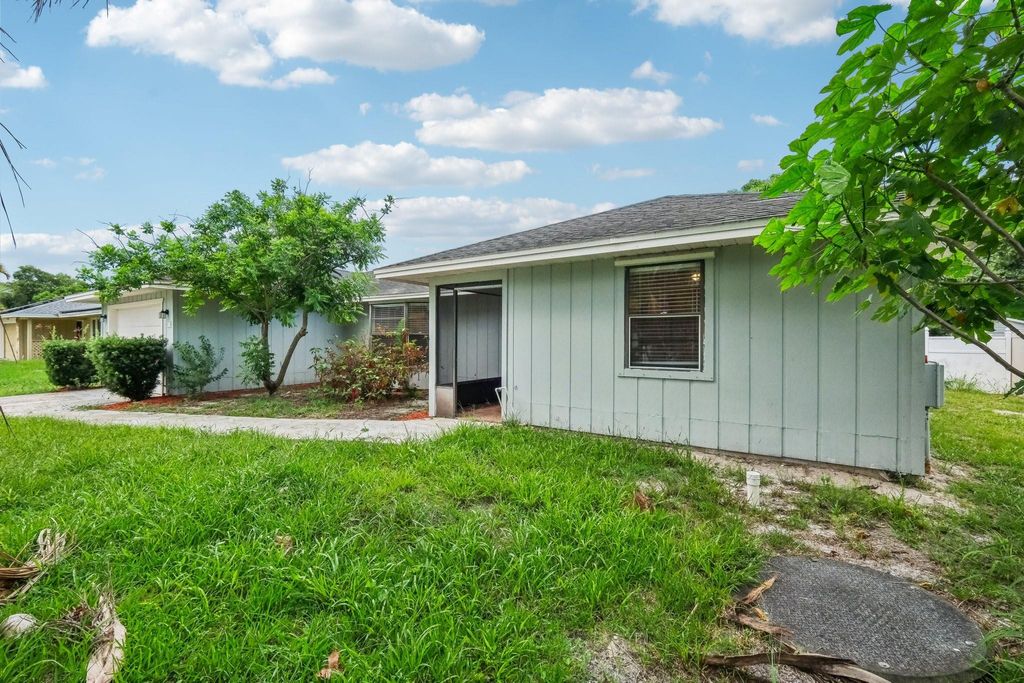 Photo of 619 SE Crescent Avenue, Port Saint Lucie, FL 34984 (MLS # F10483609)