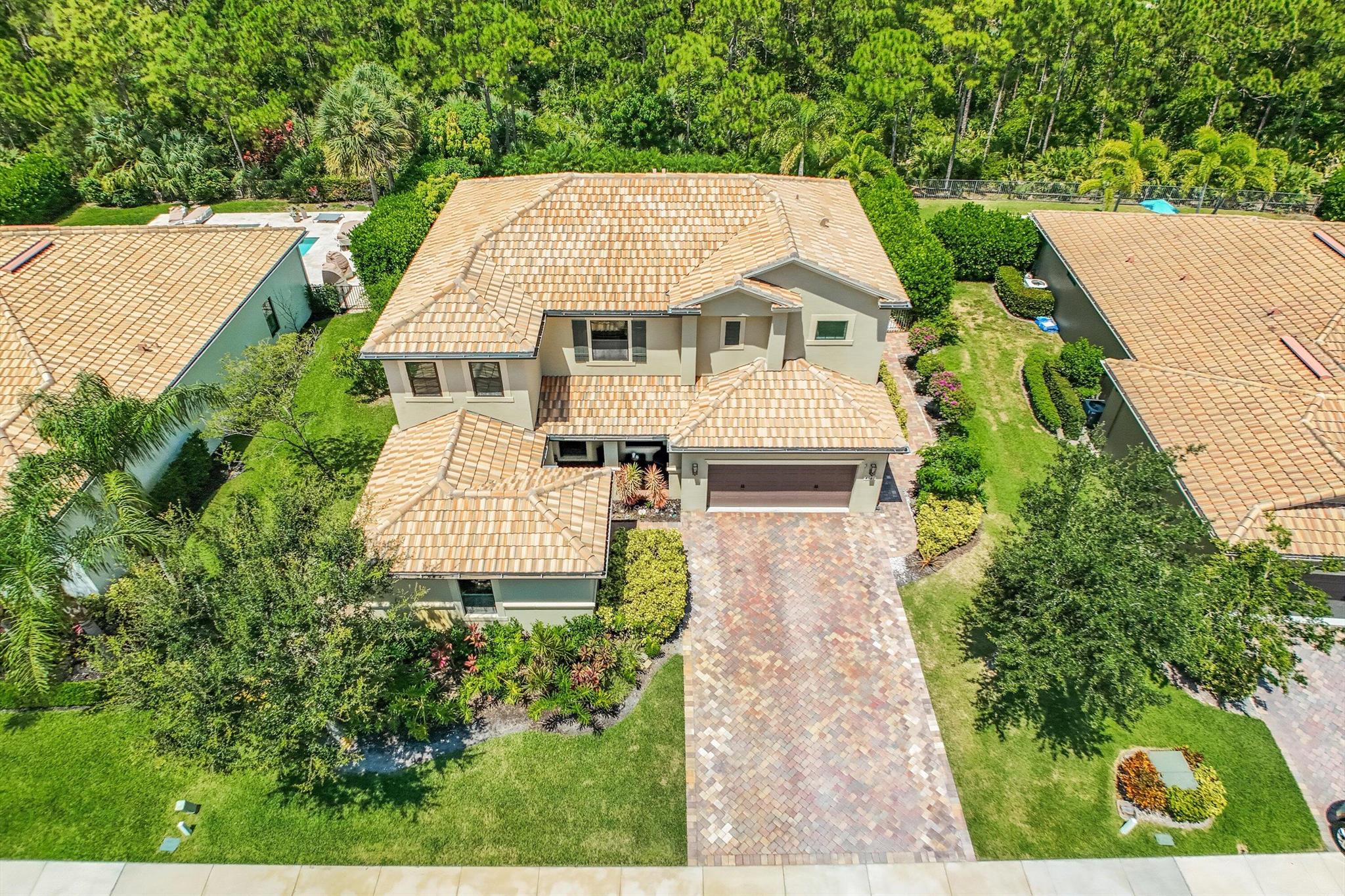 4381 SW Gossamer Circle