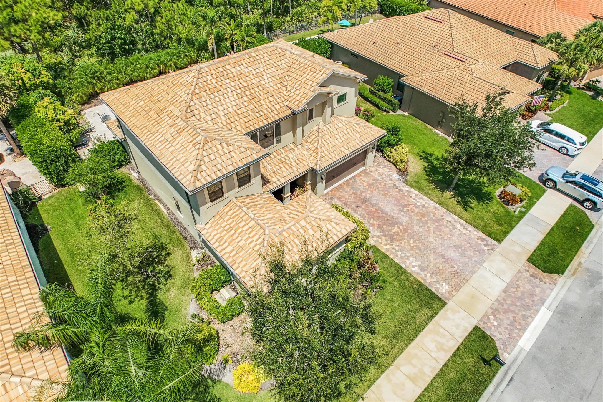 4381 SW Gossamer Circle