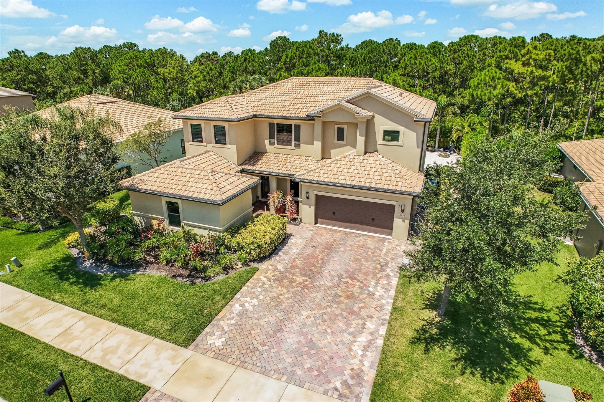 4381 SW Gossamer Circle