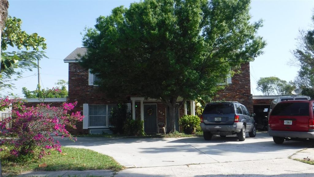 Photo of 504 Mayflower Lane, Fort Pierce, FL 34950 (MLS # R11098894)
