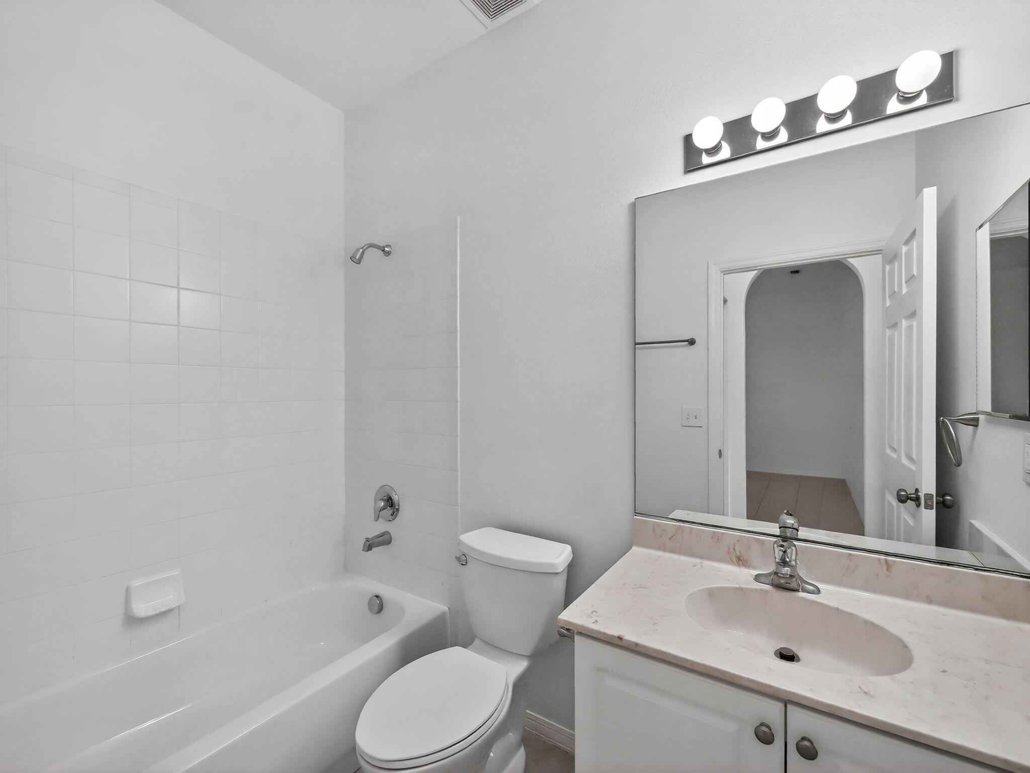 LAKEFOREST POINTE - Residential