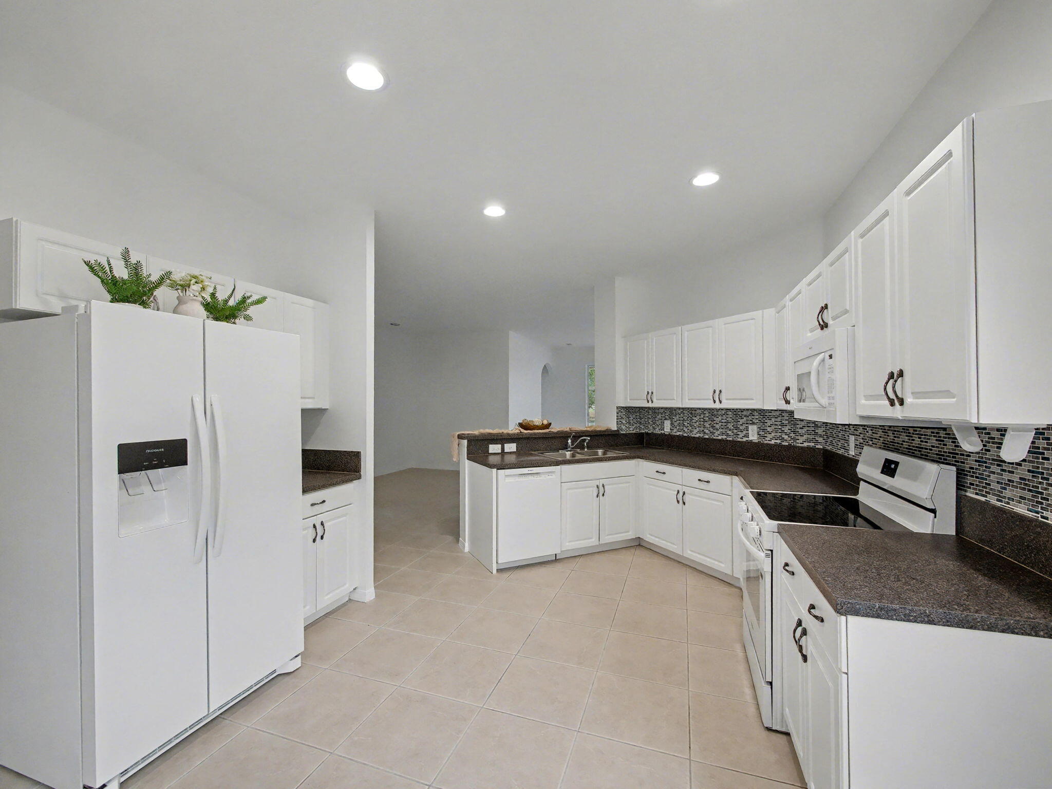 LAKEFOREST POINTE - Residential