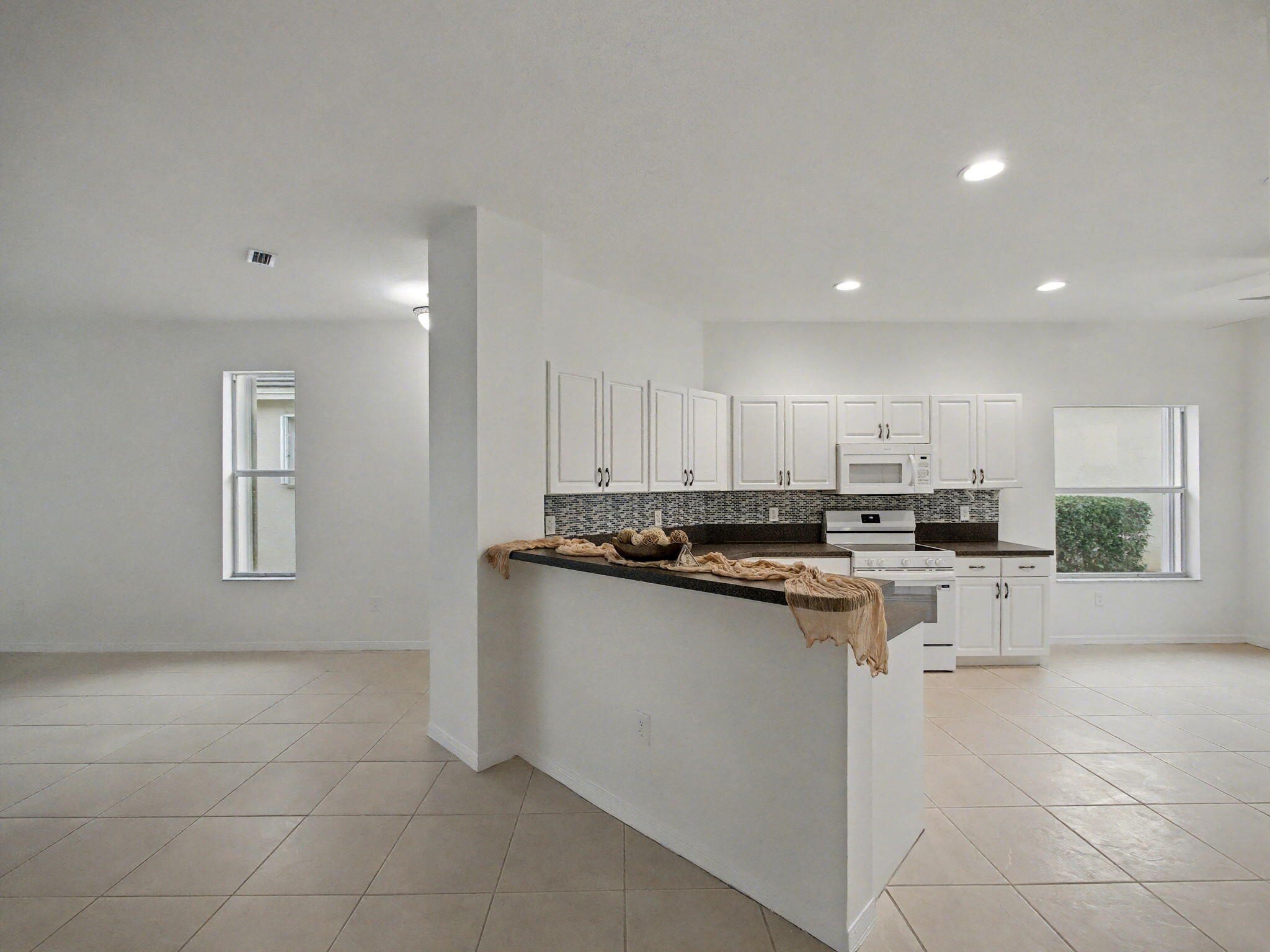 LAKEFOREST POINTE - Residential