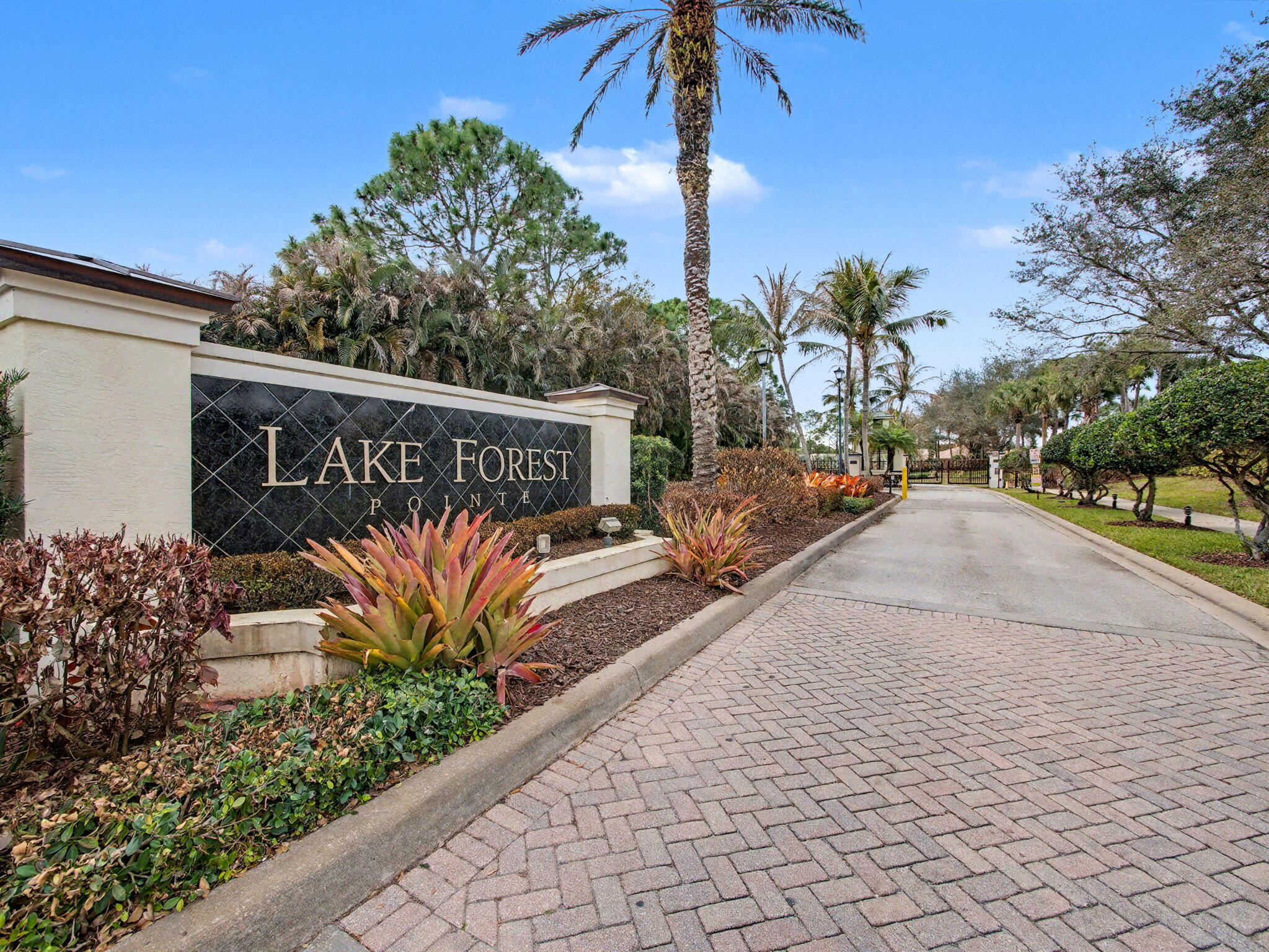 LAKEFOREST POINTE - Residential