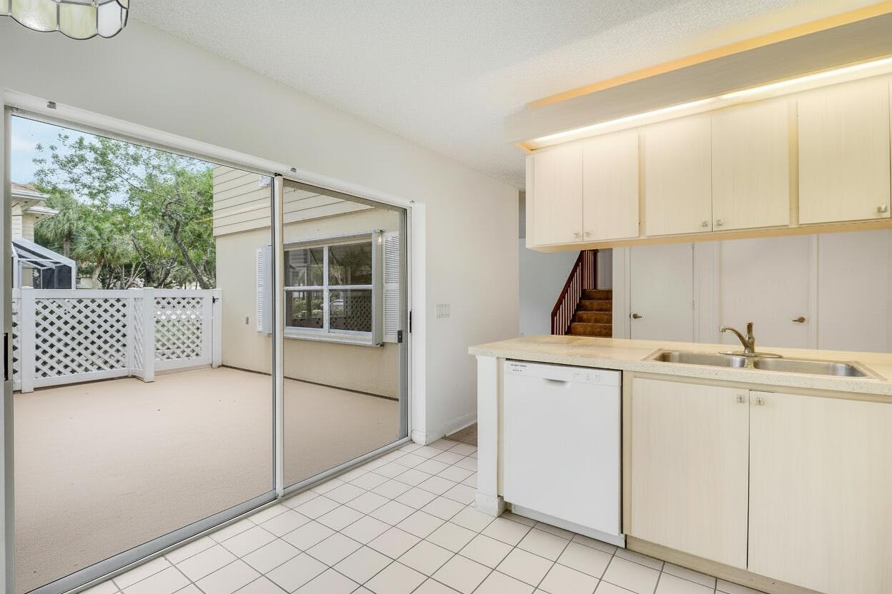 WELLESLEY AT LAKE CLARKE - Residential