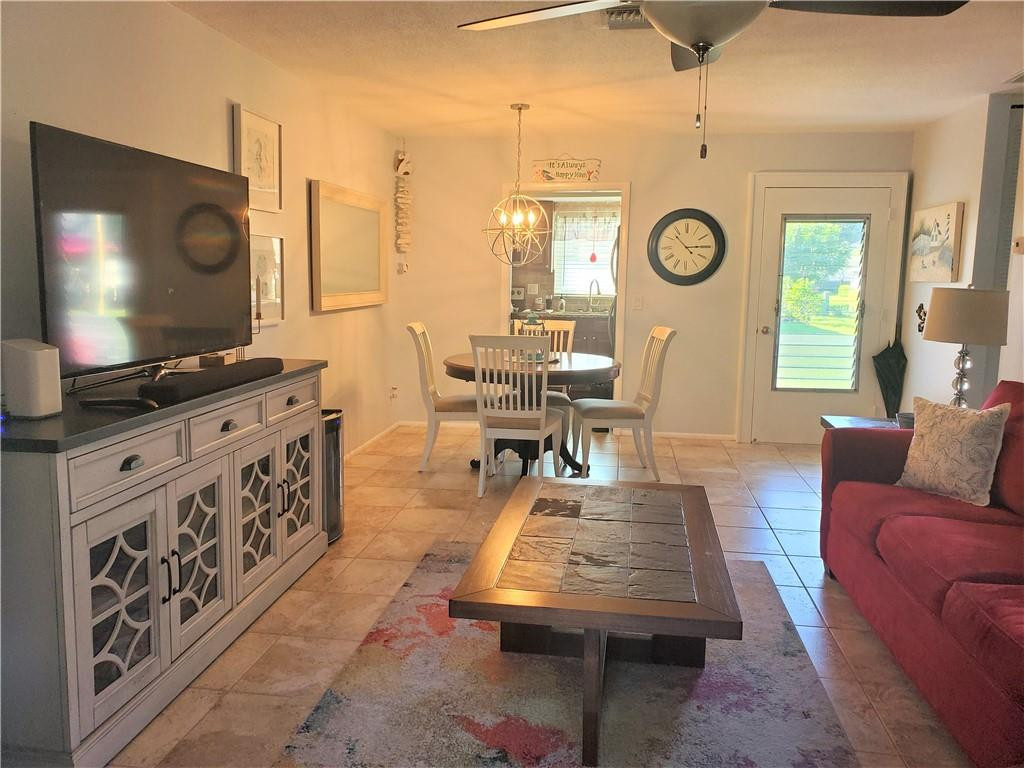 CRESTHAVEN VILLAS 9 CONDO - Residential