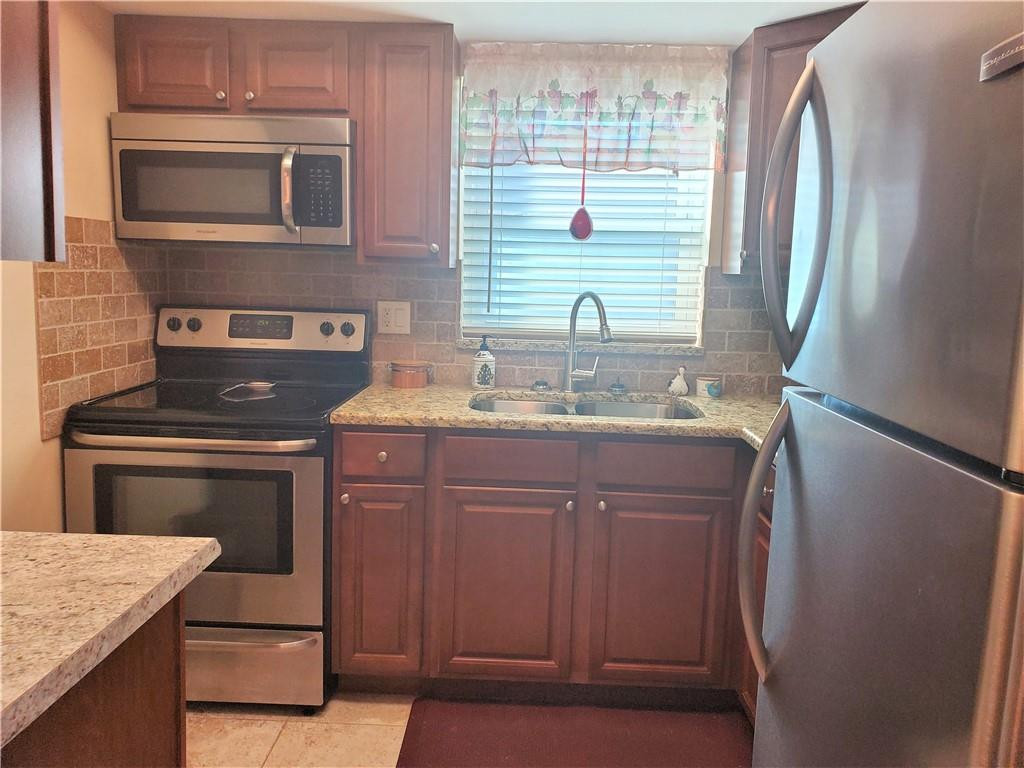 CRESTHAVEN VILLAS 9 CONDO - Residential