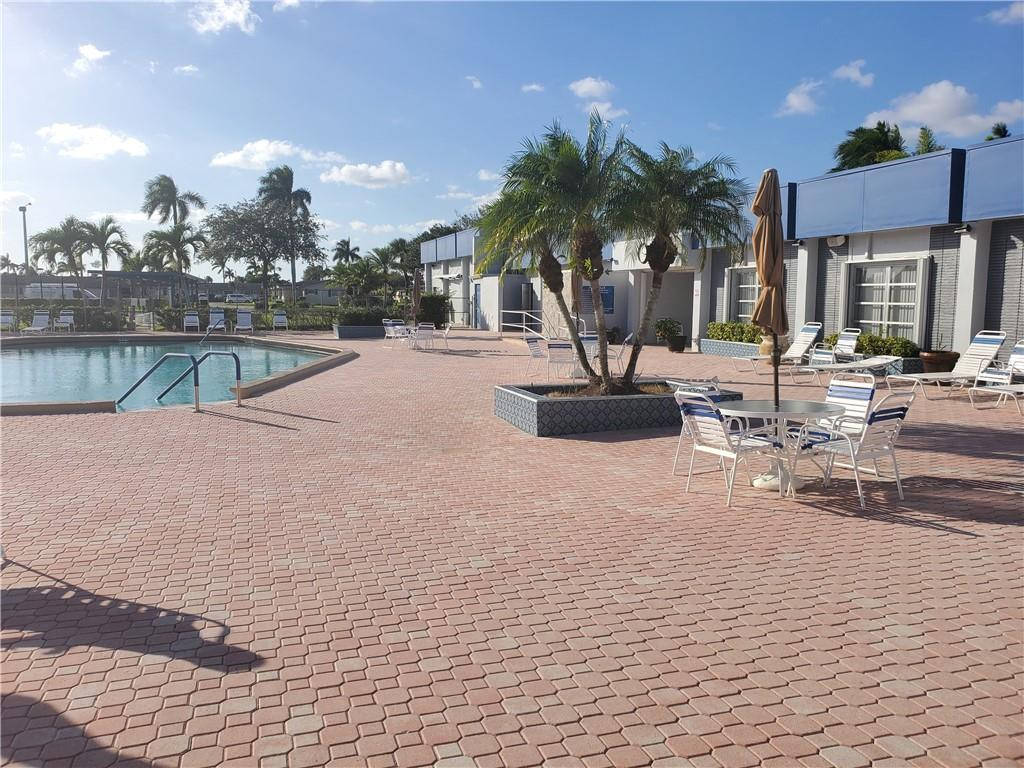 CRESTHAVEN VILLAS 9 CONDO - Residential