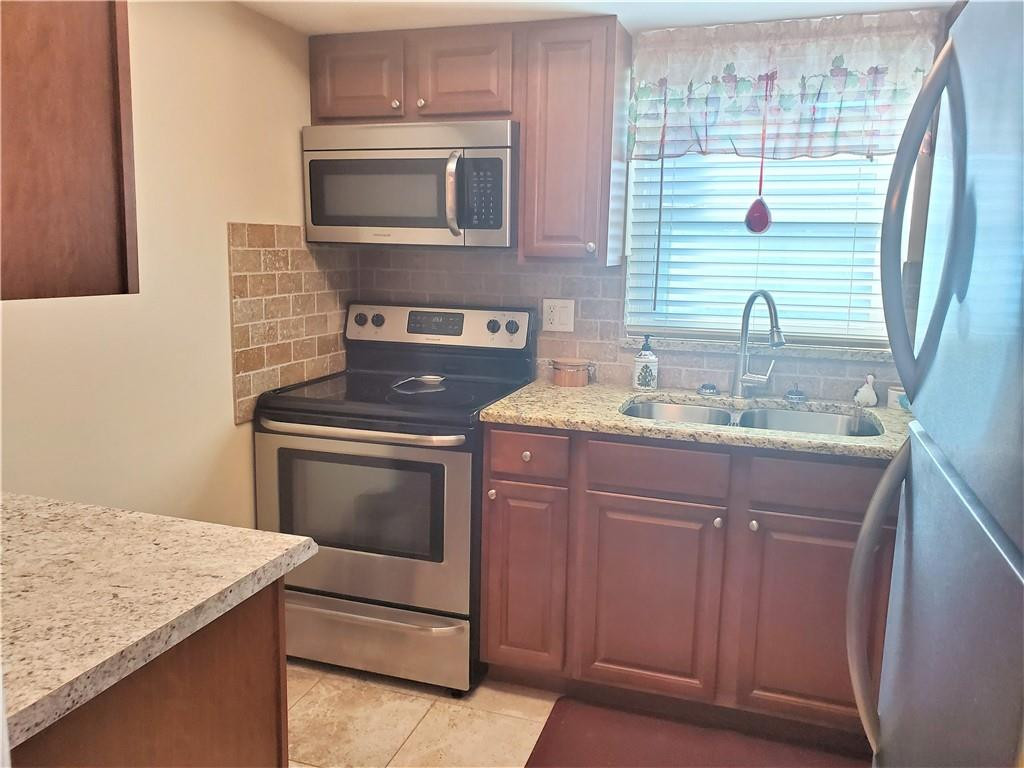 CRESTHAVEN VILLAS 9 CONDO - Residential